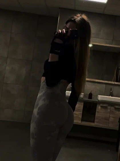 Eliane photo 1 in Hong Kong: 20 years old, european, slim, brown hair, 159 cm, 51 kg, A bust