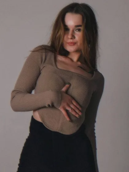 Eliane photo 3 in Hong Kong: 20 years old, european, slim, brown hair, 159 cm, 51 kg, A bust