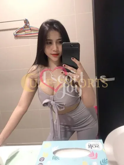 Celinda photo 1 in Montargis: 22 years old, slim, black hair, 164 cm, 52 kg, Large bust