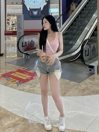 Vernice photo 2 in Hong Kong: 25 years old, slim, black hair, 169 cm, 50 kg, D bust