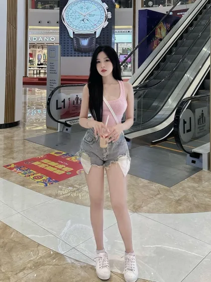 Vernice photo 4 in Hong Kong: 25 years old, slim, black hair, 169 cm, 50 kg, D bust