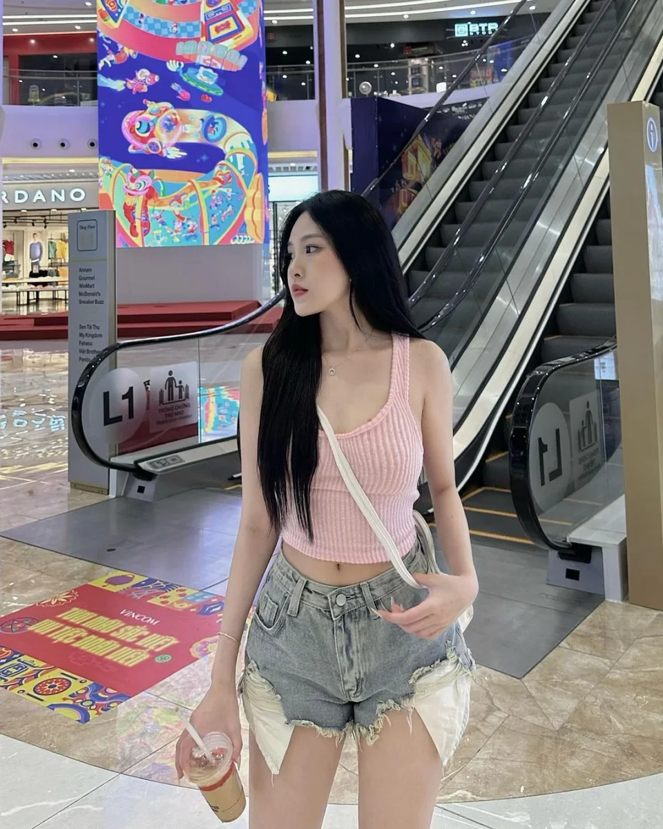 Vernice photo 7 in Hong Kong: 25 years old, slim, black hair, 169 cm, 50 kg, D bust