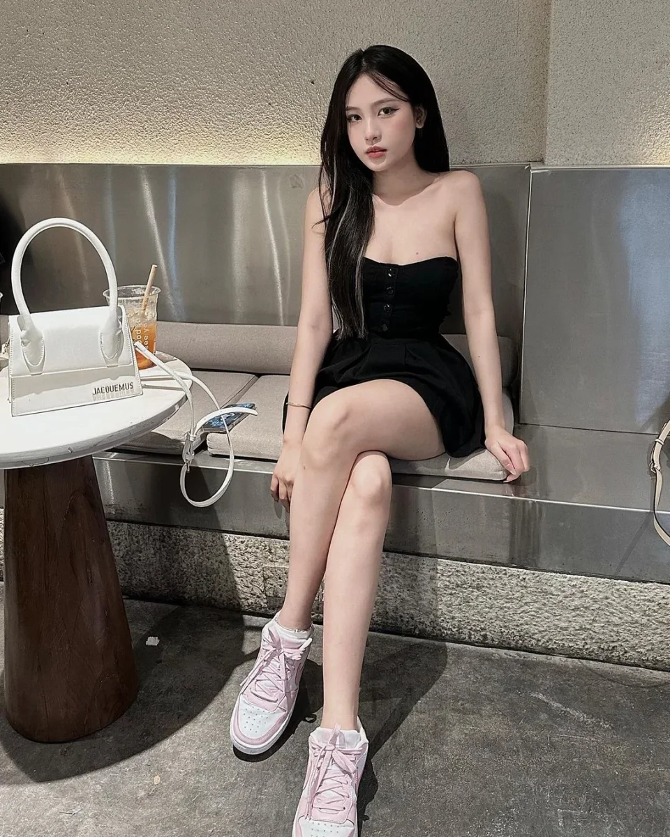 Vernice photo 9 in Hong Kong: 25 years old, slim, black hair, 169 cm, 50 kg, D bust