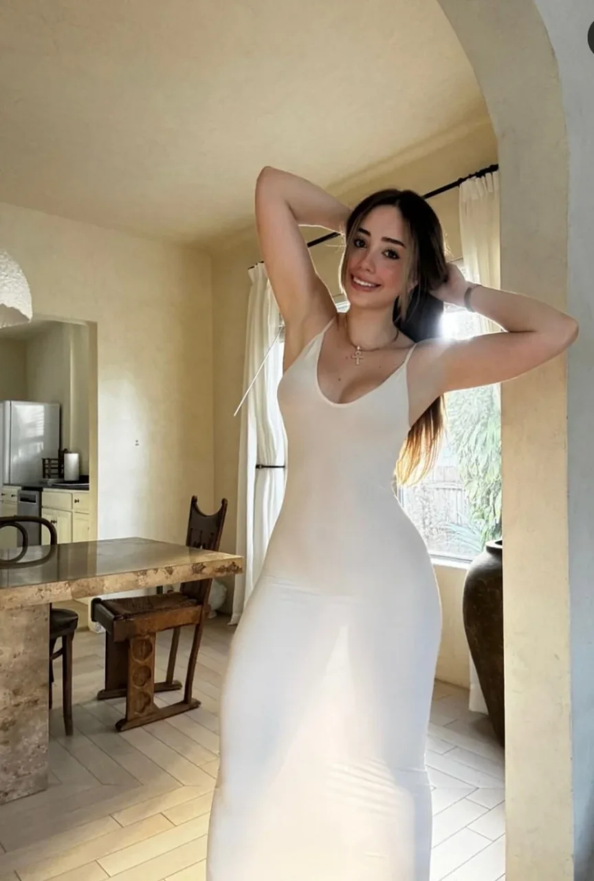 Ayla photo 2 in Hong Kong: 27 years old, slim, black hair, 171 cm, 67 kg, C bust