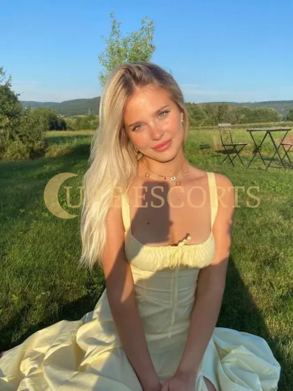 Christianne photo 4 in The Hague: 21 years old, european, regular, blonde hair, 168 cm, 55 kg, Large bust