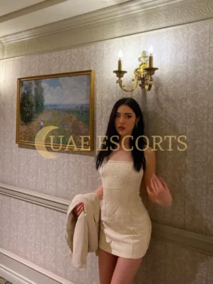 Cinzia photo 3 in London: 24 years old, arab, regular, black hair, 175 cm, 58 kg, Large bust