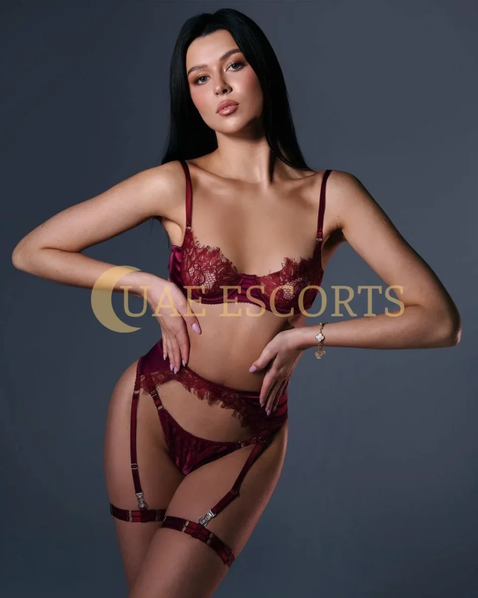 Cirkeline photo 4 in Massy: 25 years old, european, slim, black hair, 172 cm, 55 kg, Medium bust
