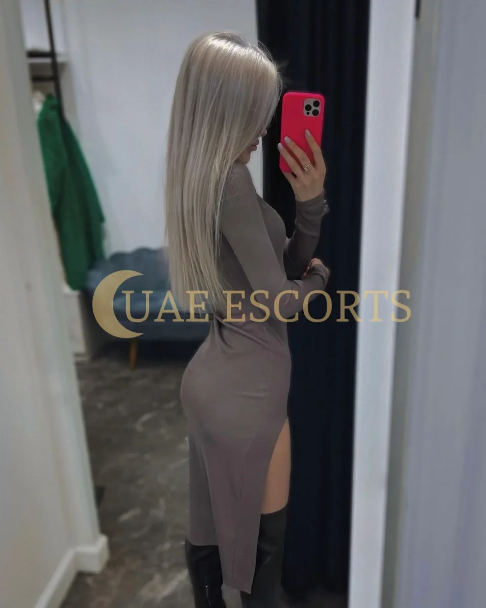 Cloe photo 1 in The Hague: 24 years old, european, skinny, blonde hair, 166 cm, 51 kg, Medium bust