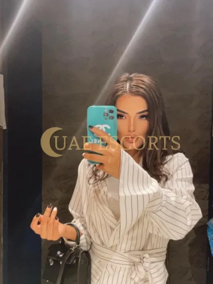 Concepcion photo 3 in Neuss: 23 years old, curvy, brown hair, 180 cm, 70 kg, Large bust