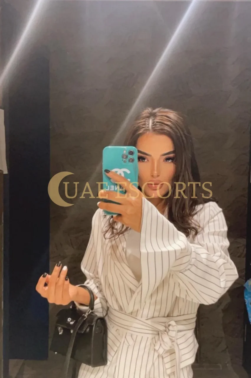 Concepcion photo 3 in Neuss: 23 years old, curvy, brown hair, 180 cm, 70 kg, Large bust