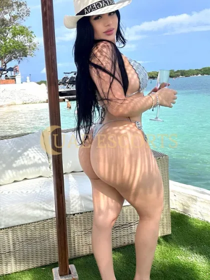 Constanza photo 4 in Glasgow: 25 years old, slim, black hair, 165 cm, 60 kg, Medium bust