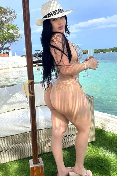 Constanza photo 4 in Glasgow: 25 years old, slim, black hair, 165 cm, 60 kg, Medium bust
