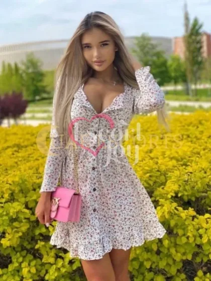 Consuelo photo 2 in Chemnitz: 21 years old, european, slim, blonde hair, 168 cm, 52 kg, Medium bust