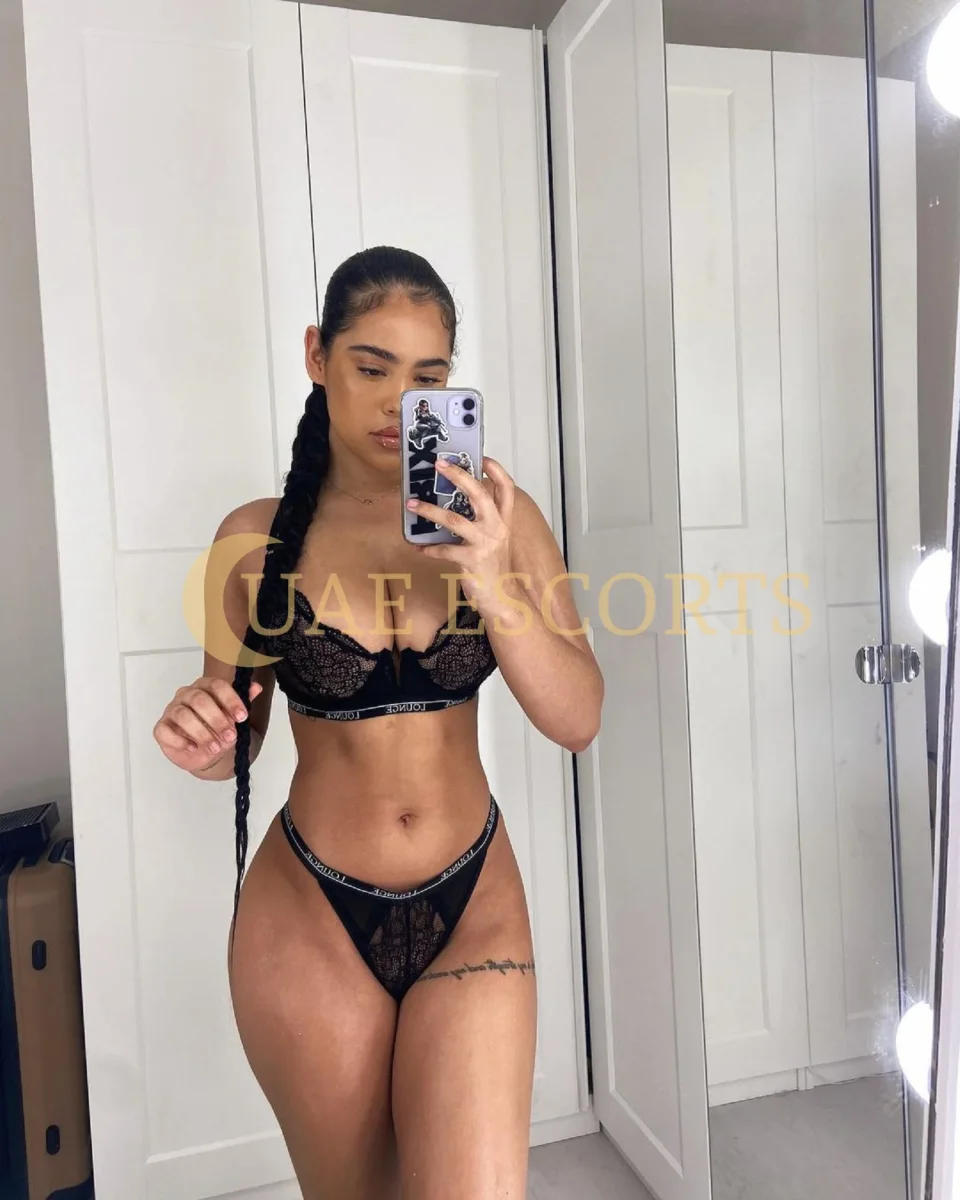 Coral photo 3 in Angers: 23 years old, arab, regular, black hair, 147 cm, 54 kg, Medium bust