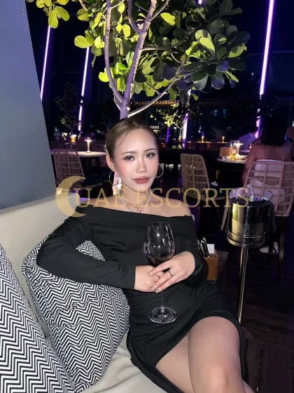 Csilla photo 3 in Wiesbaden: 25 years old, asian, slim, black hair, 165 cm, 50 kg, Large bust