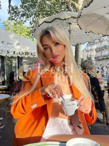 Darling photo 2 in Tilburg: 21 years old, arab, slim, blonde hair, 170 cm, 54 kg, Medium bust