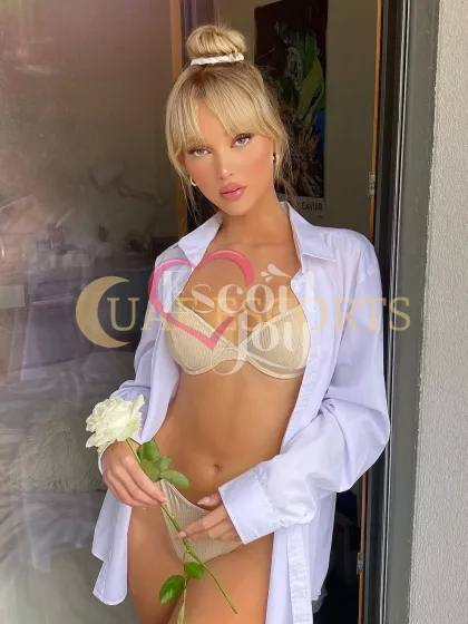 Darling photo 3 in Tilburg: 21 years old, arab, slim, blonde hair, 170 cm, 54 kg, Medium bust