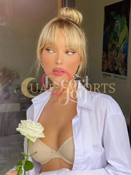 Darling photo 5 in Tilburg: 21 years old, arab, slim, blonde hair, 170 cm, 54 kg, Medium bust