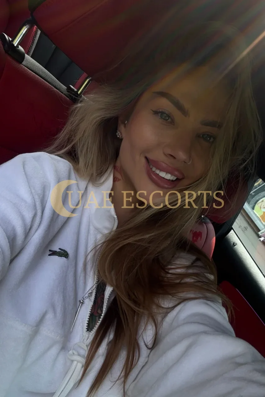 Derly photo 8 in Saintes: 28 years old, european, slim, brown hair, 174 cm, 59 kg, Large bust