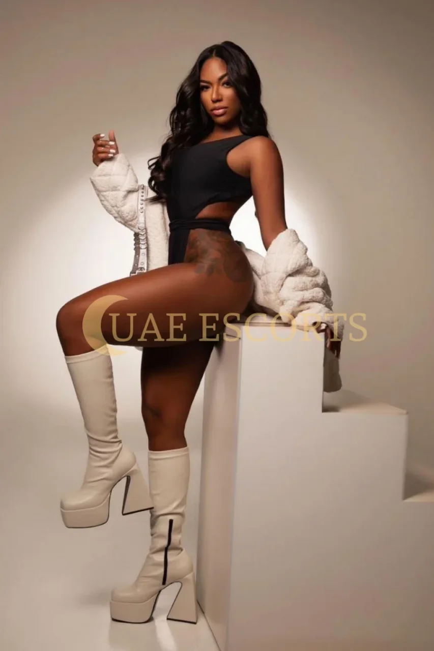 Derval photo 2 in Dordrecht: 21 years old, european, regular, brunette, 162 cm, 59 kg, Medium bust