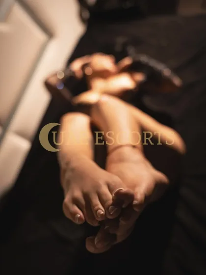 Devi photo 4 in Munich: 25 years old, regular, black hair, 160 cm, 60 kg, Medium bust