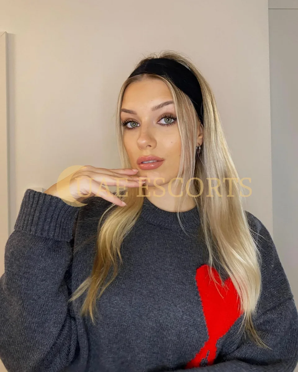 Deyanira photo 2 in Dijon: 30 years old, european, blonde hair, 163 cm, 51 kg, Medium bust