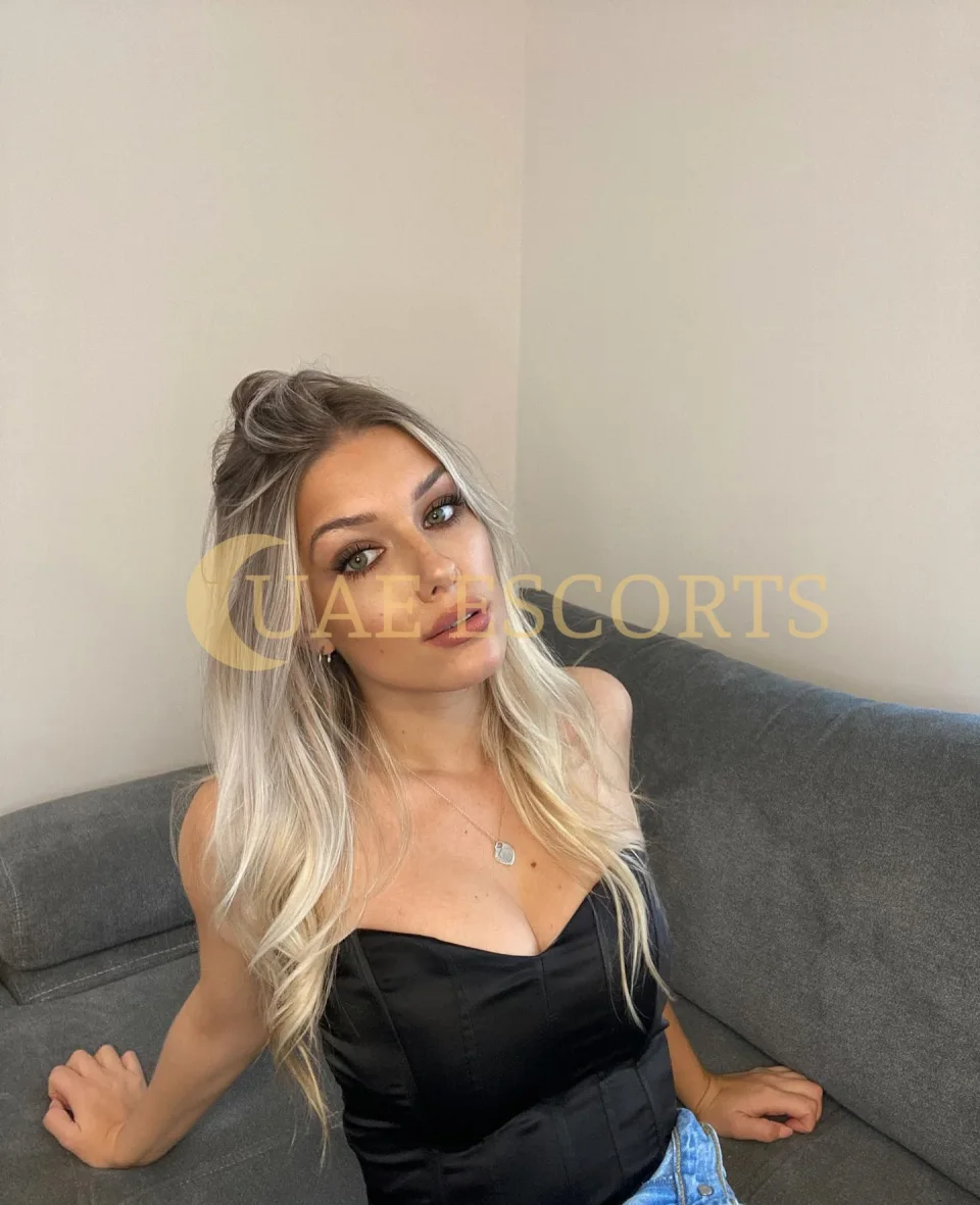 Deyanira photo 4 in Dijon: 30 years old, european, blonde hair, 163 cm, 51 kg, Medium bust