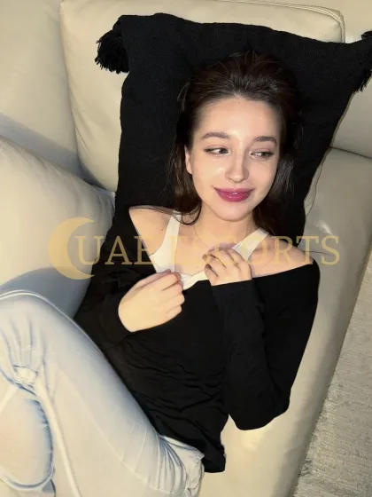 Dietlinde photo 6 in Sens: 27 years old, arab, slim, black hair, 170 cm, 50 kg, Large bust