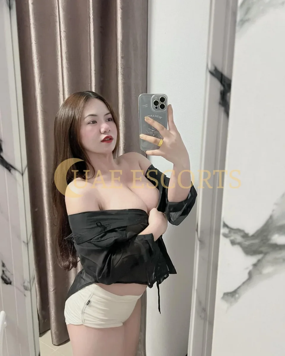 Dimitra photo 7 in Zoutelande: 26 years old, regular, blonde hair, 155 cm, 48 kg, Medium bust