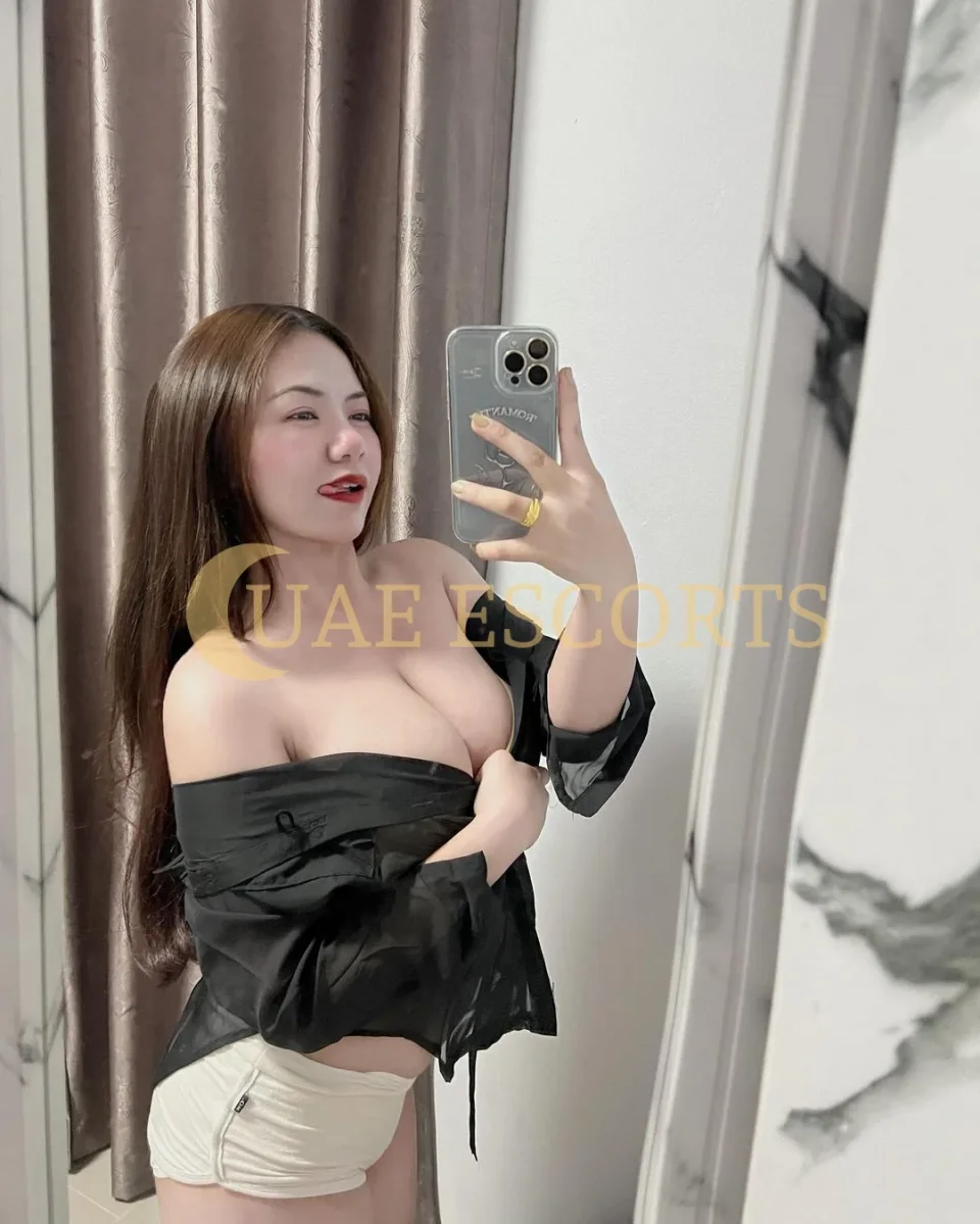 Dimitra photo 8 in Zoutelande: 26 years old, regular, blonde hair, 155 cm, 48 kg, Medium bust