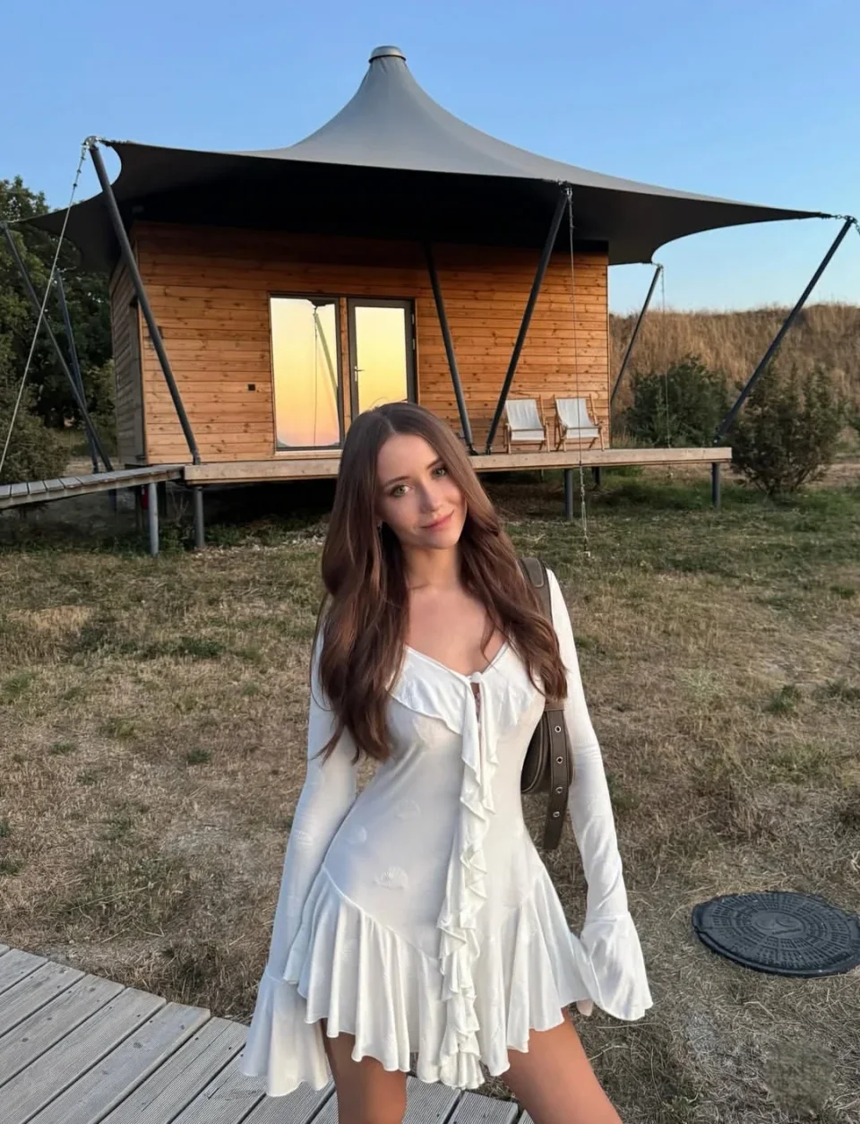 Йоланда фото 5 - Гонконг, 21 год, европейская, стройная, шатенка, 168 см, 52 кг, грудь B