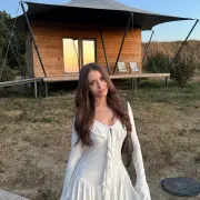 Йоланда фото 5 - Гонконг, 21 год, европейская, стройная, шатенка, 168 см, 52 кг, грудь B