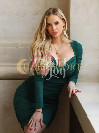 Dorey photo 3 in Buckinghamshire: 30 years old, european, regular, blonde hair, 168 cm, 63 kg, Large bust
