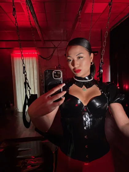 Velda photo 1 in Bangkok: 22 years old, european, curvy, black hair, 170 cm, 56 kg, C bust