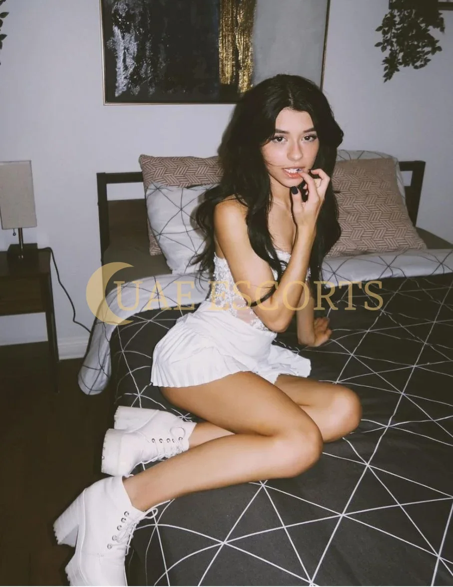 Dorli photo 2 in Reutlingen: 20 years old, european, slim, brown hair, 168 cm, 51 kg, Medium bust