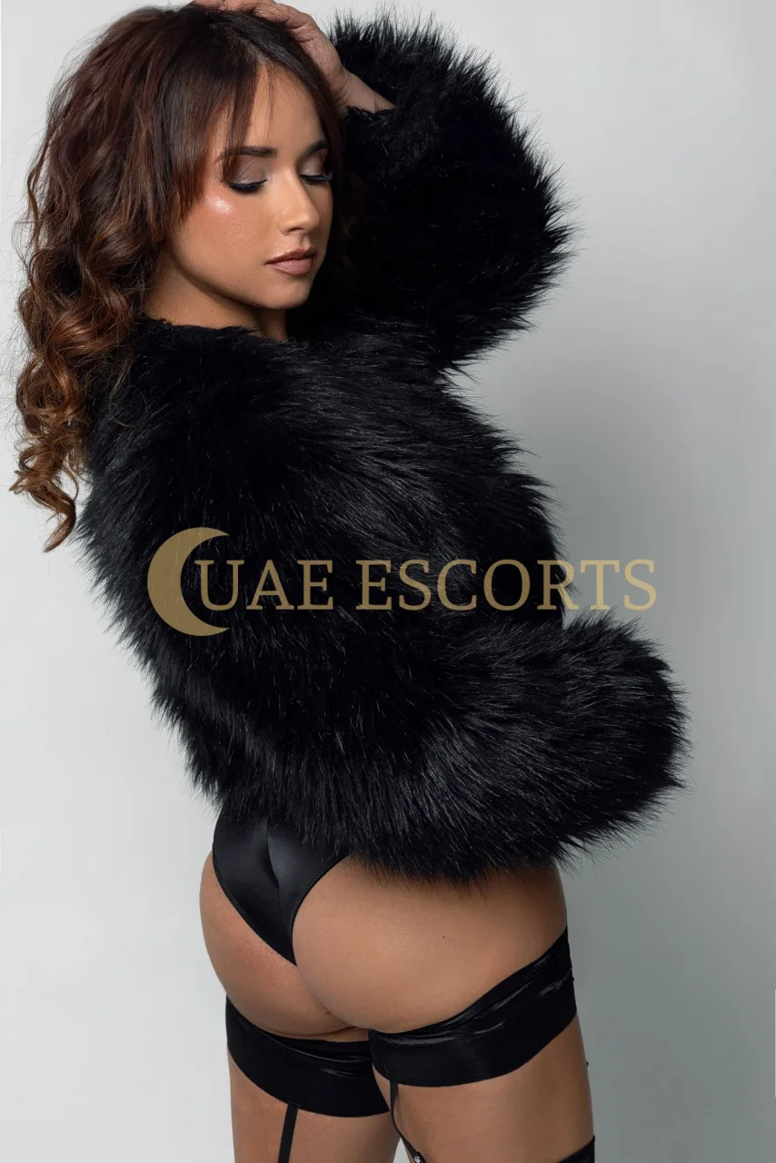 Drita photo 5 in Saint-Jean-Cap-Ferrat: 25 years old, european, slim, brown hair, 156 cm, 55 kg, Medium bust