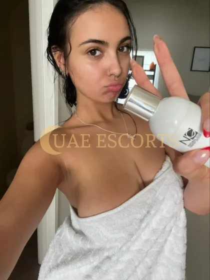 Einrun photo 4 in Portsmouth: 25 years old, european, curvy, black hair, 168 cm, 72 kg, Large bust