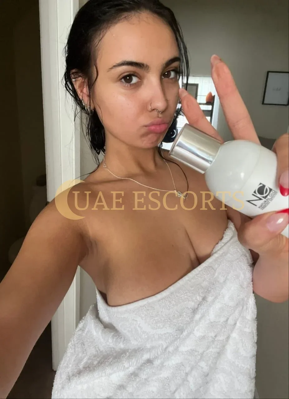 Einrun photo 4 in Portsmouth: 25 years old, european, curvy, black hair, 168 cm, 72 kg, Large bust