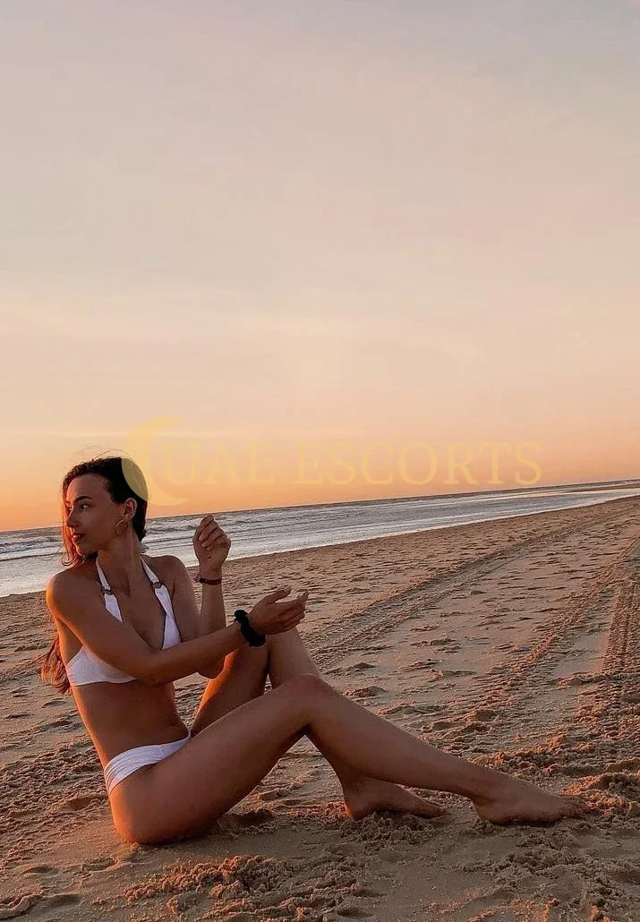 Eir photo 1 in Saarbrücken: 25 years old, arab, slim, brown hair, 170 cm, 54 kg, Medium bust