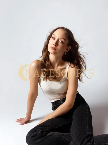 Elien photo 3 in Maidenhead: 23 years old, blonde hair, 167 cm, 54 kg, Medium bust