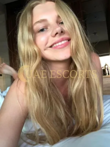 Elindis photo 2 in Pau: 25 years old, european, slim, blonde hair, 168 cm, 53 kg, Medium bust