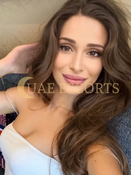 Eline photo 4 in Paris: 24 years old, arab, slim, brown hair, 170 cm, 51 kg, Medium bust