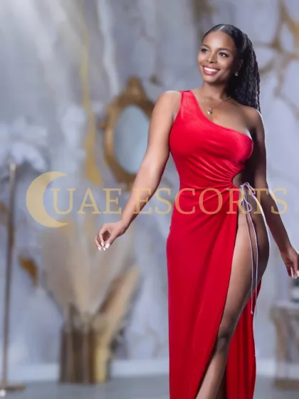 Elka photo 1 in Amsterdam: 25 years old, latina, curvy, black hair, 170 cm, 61 kg, Large bust