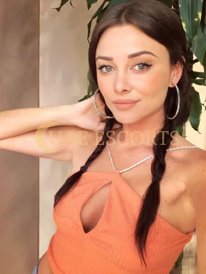 Else photo 1 in Brighton: 22 years old, arab, slim, black hair, 168 cm, 54 kg, Medium bust