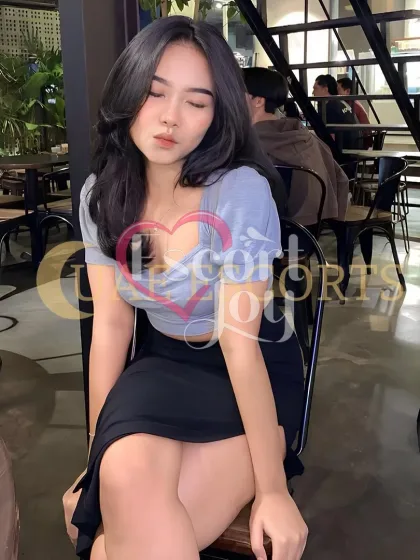 Emilce photo 4 in Munich: 24 years old, slim, black hair, 161 cm, 53 kg, Large bust