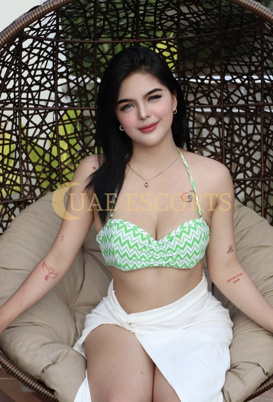 Emilianna photo 6 in Bad Tölz: 35 years old, asian, curvy, black hair, 50 kg, Large bust