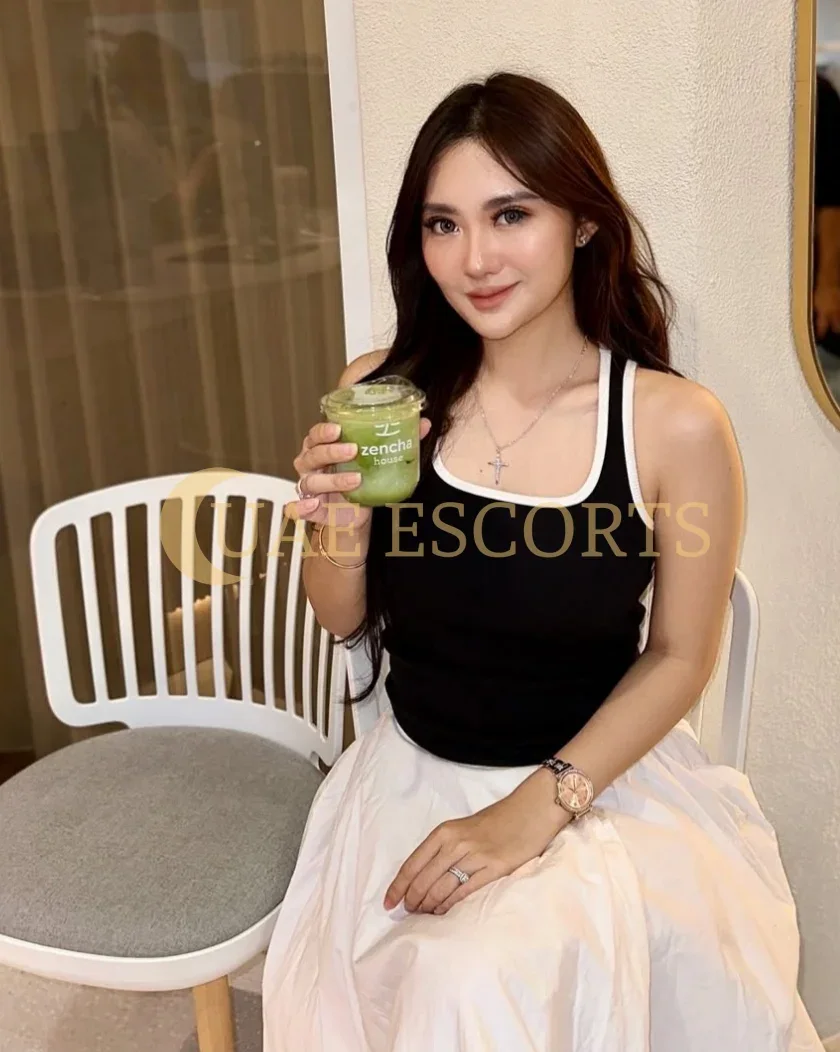 Erdmute photo 4 in Bradford: 20 years old, asian, slim, black hair, 164 cm, 51 kg, Medium bust