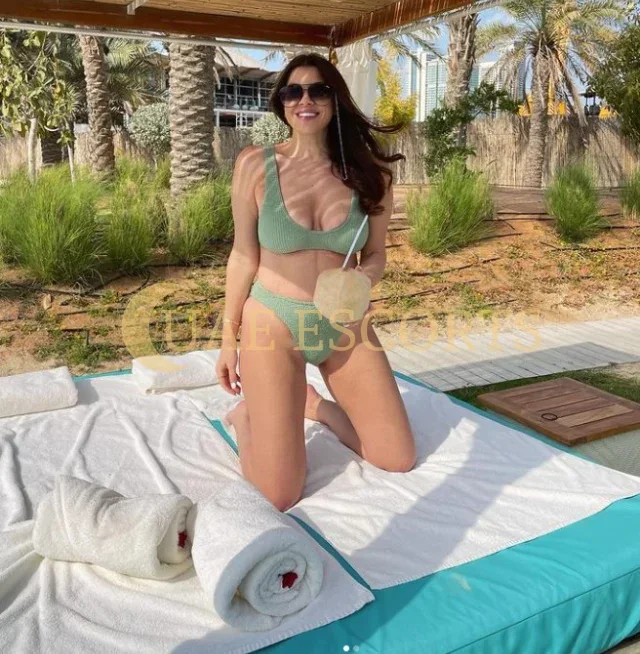 Erlen photo 10 in Lille: 30 years old, curvy, black hair, 166 cm, 57 kg, Medium bust