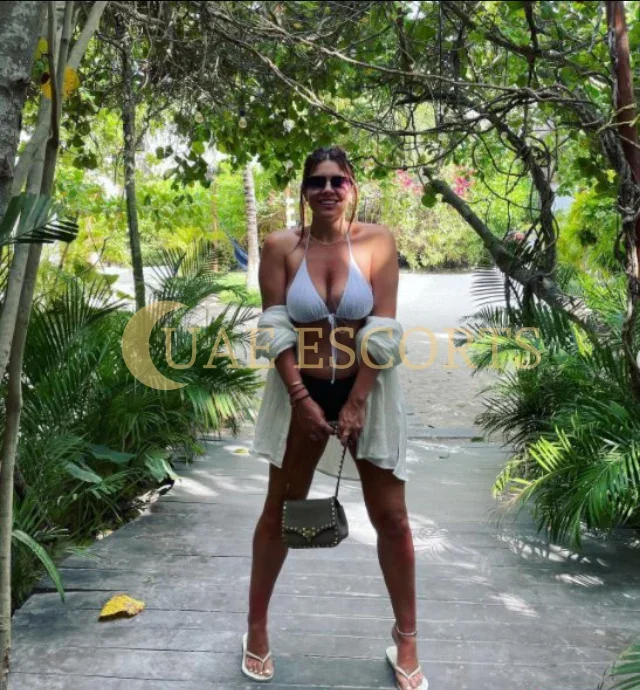 Erlen photo 7 in Lille: 30 years old, curvy, black hair, 166 cm, 57 kg, Medium bust