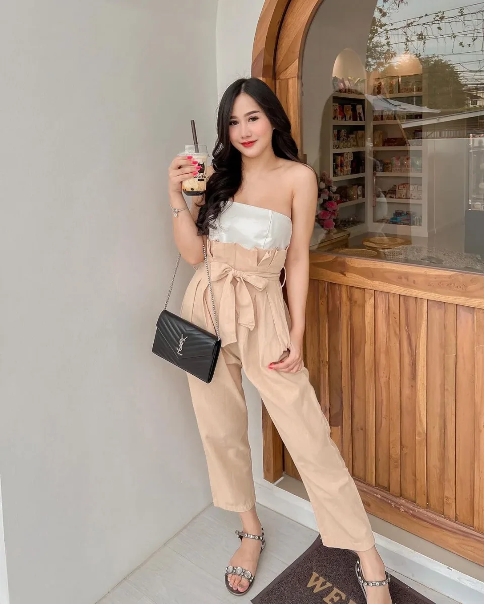 Astrid photo 4 in Bangkok: 25 years old, slim, black hair, 167 cm, 50 kg, C bust